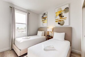 5 chambres, fer et planche à repasser, Wi-Fi, draps fournis