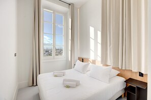 4 Schlafzimmer, Schreibtisch, Bügeleisen/Bügelbrett, WLAN