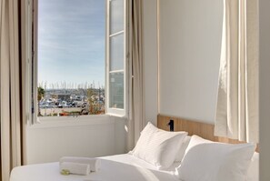4 bedrooms, desk, iron/ironing board, WiFi