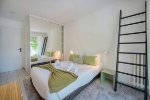 1 slaapkamer, een strijkplank/strijkijzer, wifi, beddengoed