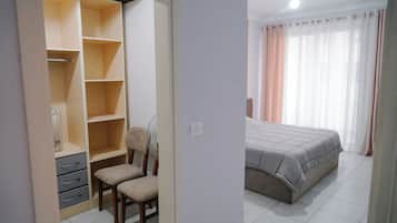 1 slaapkamer, een strijkplank/strijkijzer, wifi, beddengoed
