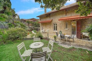 Outdoor dining - IMMOGROOM - Villa in the city center with terrace- garden (Cannes)