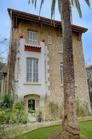 Exterior - IMMOGROOM - Villa in the city center with terrace- garden (Cannes)