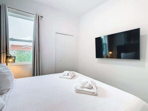 5 slaapkamers, een bureau, een strijkplank/strijkijzer, wifi