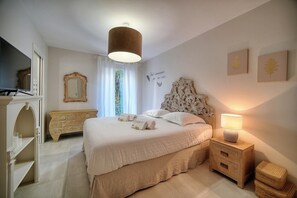 1 habitación, tabla de planchar con plancha, internet y ropa de cama 