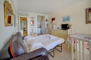 1 chambre, fer et planche à repasser, Wi-Fi, literie fournie