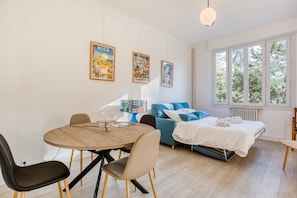 2 slaapkamers, een strijkplank/strijkijzer, wifi, beddengoed