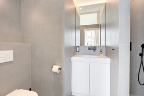 Hair dryer - Upstays Harbor View 45m² Apartment Palais (Cannes)