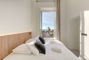 1 bedroom, desk, iron/ironing board, WiFi - Upstays Harbor View 45m² Apartment Palais (Cannes)