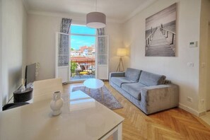 TV - Immogroom - Close to Palais des festivals-Balcony (Cannes)