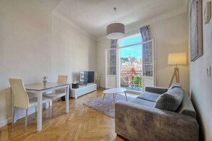 TV - Immogroom - Close to Palais des festivals-Balcony (Cannes)