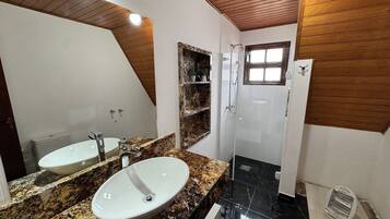 City Apartment | Bathroom