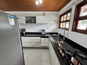 Private kitchen - Apartamento Parque Capivari (Campos do Jordão)