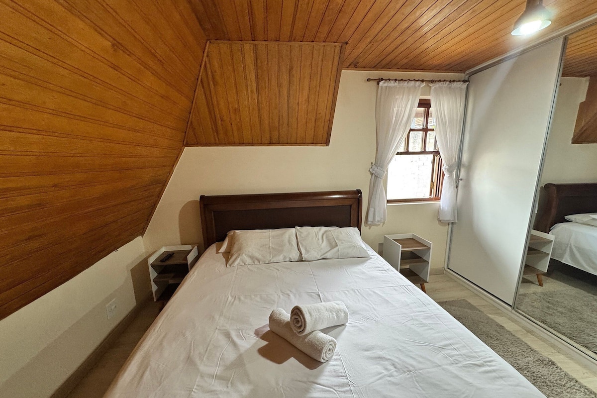 City Apartment | 4 bedrooms, free WiFi