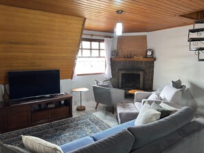 City Apartment | Living area - Apartamento Parque Capivari (Campos do Jordão)