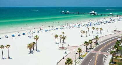 1 block to dwnt/7min to beach/King bed/Free parking