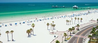 1 block to dwnt/7min to beach/King bed/Free parking