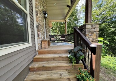 Charming 3-bedroom house in Robbinsville with AC, WiFi, Hot Tub, Fire Pit