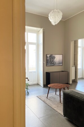 Deluxe Suite | Living area | Flat-screen TV - Catania Rooms (Catania)