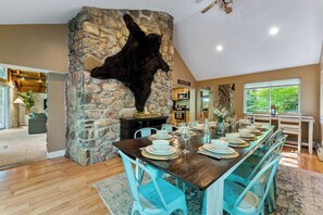 Dining - 1 Min to Camelback! Creekside Firepit/BBQ (Tannersville)