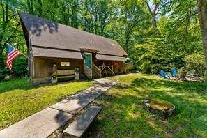 Exterior - 1 Min to Camelback! Creekside Firepit/BBQ (Tannersville)