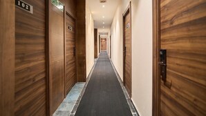 Hallway - HOTEL DORSETT (Madrid)