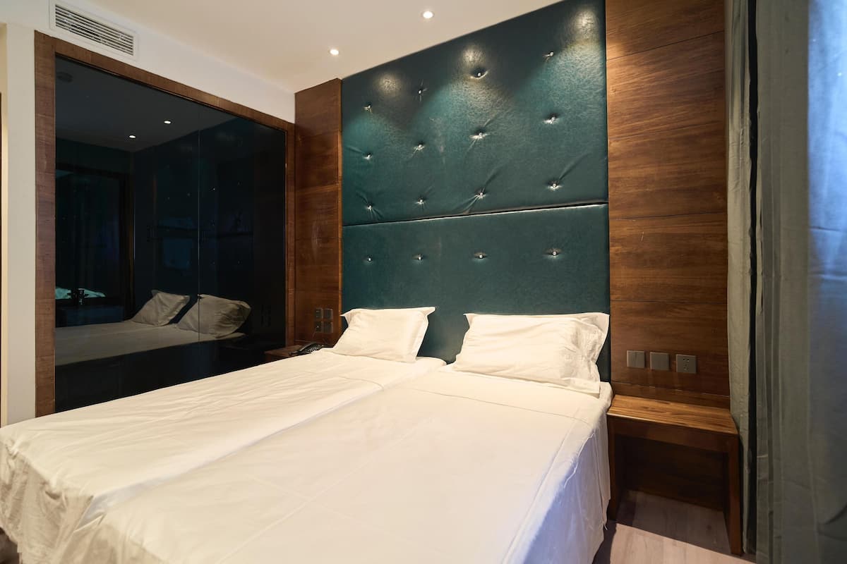 Free WiFi, bed sheets
