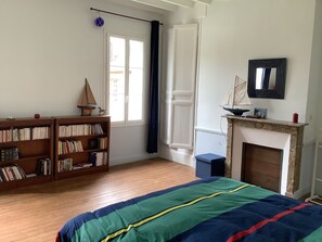 7 bedrooms, iron/ironing board, WiFi, bed sheets