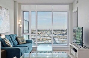 Smart TV - Sophisticated One-Bedroom Suite with Calgary’s Best Views (Calgary)
