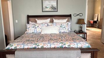 3 bedrooms, desk, iron/ironing board, travel crib