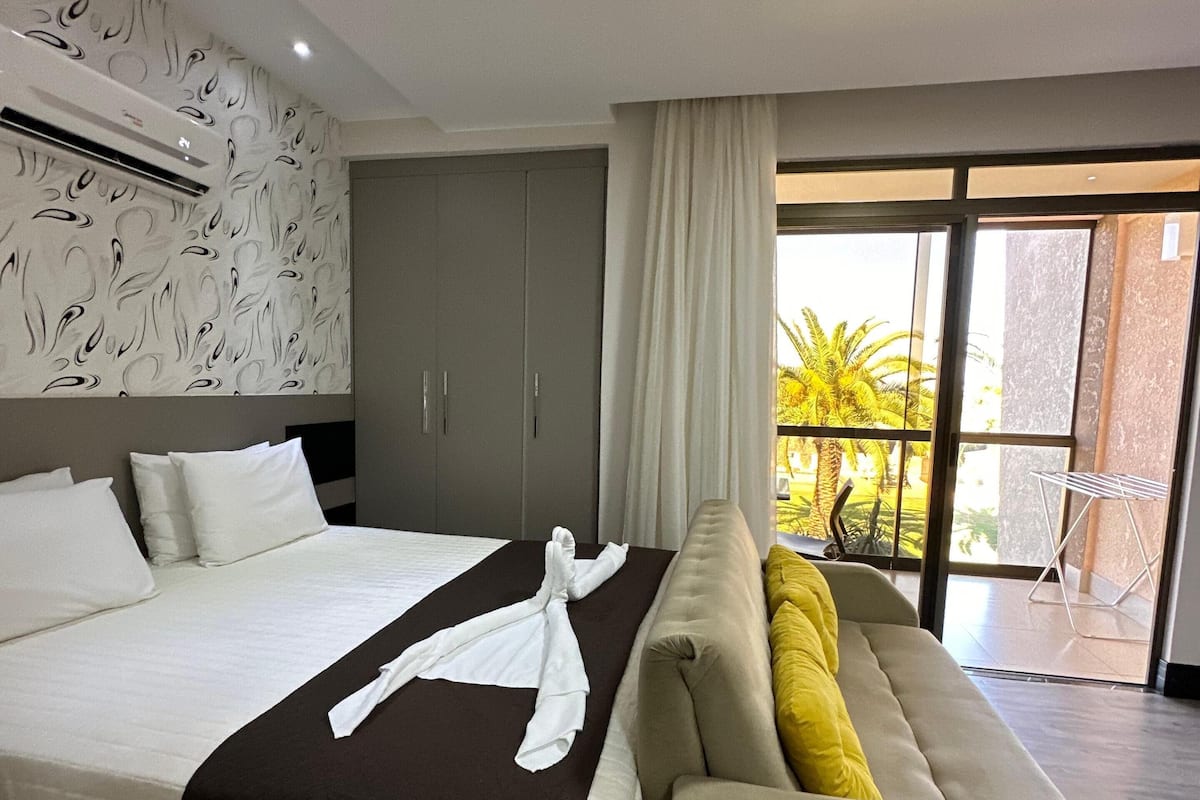 Chambre Familiale, vue jardin | 1 chambre, Wi-Fi gratuit, draps fournis