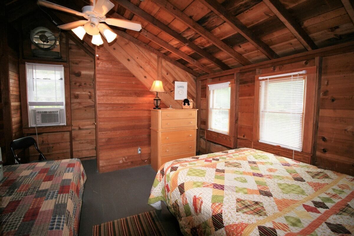 4 bedrooms, iron/ironing board, WiFi