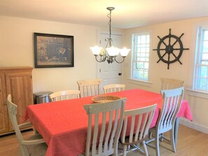 Dining - DISNBRE: Beach Cottage - A Quintessential Beach Cottage in Brewster, MA (Brewster)