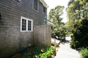 Property grounds - Eastham Beach Haven - Spacious 3-Bedroom Retreat in the Heart of Eastham, MA (Eastham)