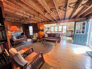 TV, fireplace - Overlooking Nauset Beach (Orleans)
