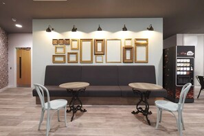 Coin salon dans le hall