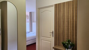 Einzelzimmer | Zimmersafe, schallisolierte Zimmer, Bügeleisen/Bügelbrett