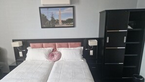 Doppel- oder Zweibettzimmer | Zimmersafe, schallisolierte Zimmer, Bügeleisen/Bügelbrett