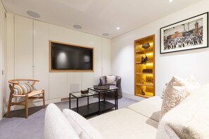 Apartment (2 Bedrooms) | Living area