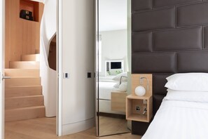 2 habitaciones, tabla de planchar con plancha y ropa de cama 