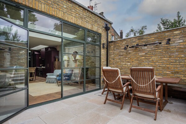 Garden - Westover Road III by Onefinestay (London)