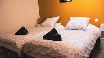 3 chambres, fer et planche à repasser, accès Internet, draps fournis