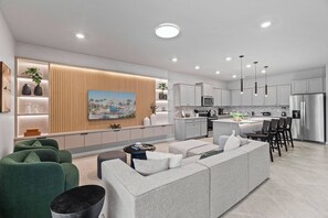 Interior - 10 BD/ 8 BA/ Windsor Cay (16260 SK) (Clermont)