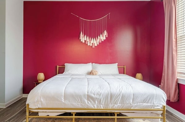 5 quartos, ferros/tábuas de passar roupa, Wi-Fi, roupa de cama