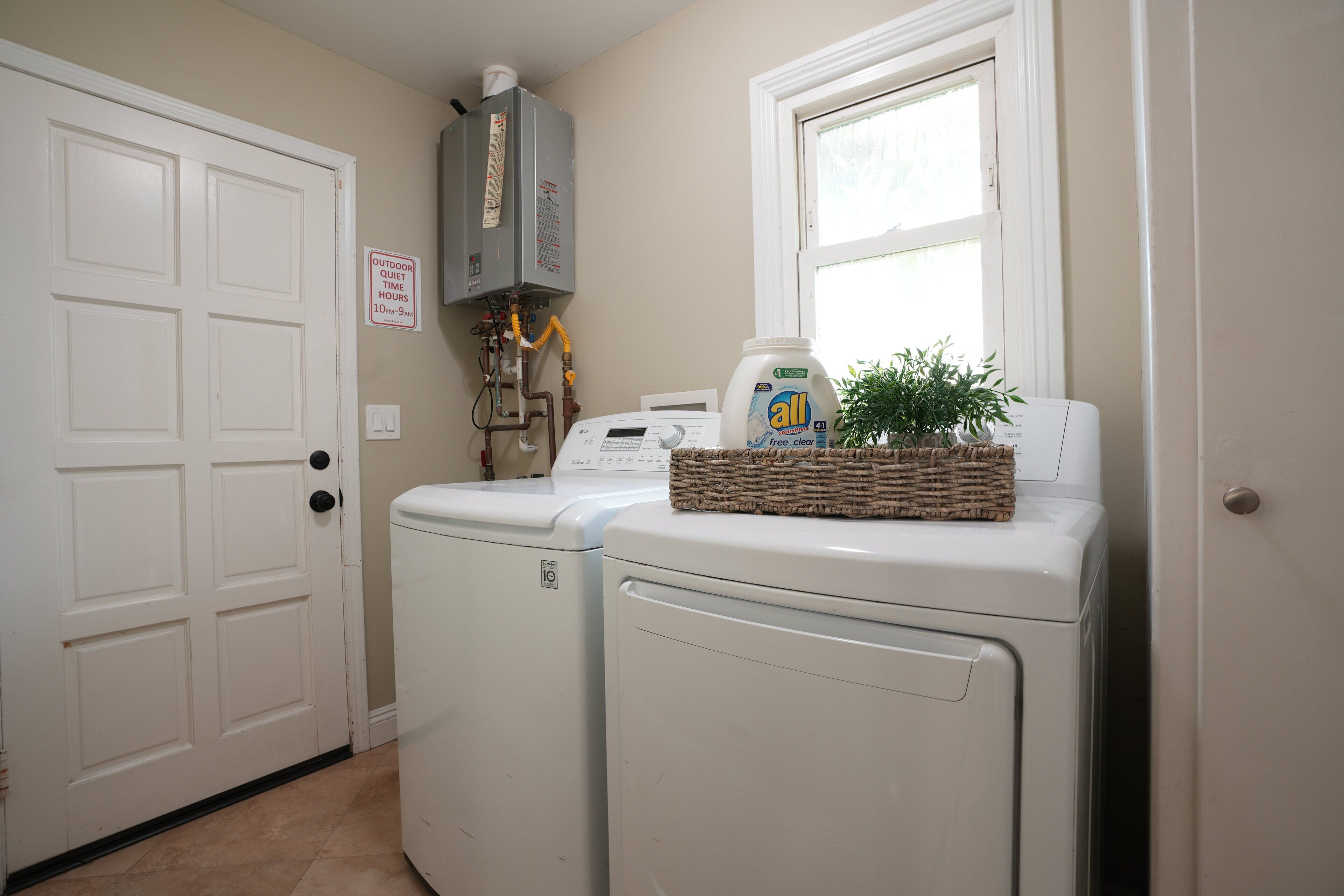 House, Multiple Beds, Pool Access, Pool View (Destination #06) | Laundry