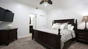 Ferienhaus, Mehrere Betten, Poolzugang, Poolblick (Destination #06) | 5 Schlafzimmer, individuell dekoriert, individuell eingerichtet