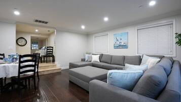 House, Multiple Beds, Pool Access, Pool View (Destination #06) | Living area