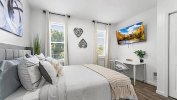 4 bedrooms, desk, iron/ironing board, WiFi