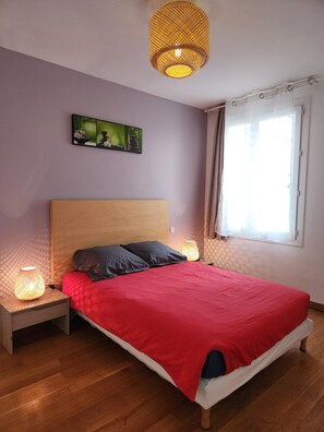 1 habitación, tabla de planchar con plancha, wifi y ropa de cama 