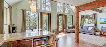 6 Mi to Mt Union: Peaceful Cabin w/ Deck